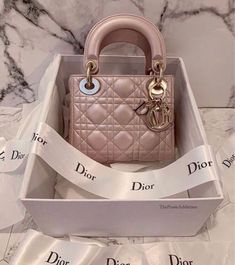 Luxury Bags Collection, Foto Baby, Girly Bags, Kelly Bag, Luxury Purses, Fancy Bags, Pretty Bags, Cute Purses, Prada Handbags