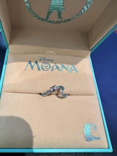 Disney Preppy, Pandora Bracelet Charms Ideas, Moana Disney, Princess Jewelry, Pandora Bracelet Charms, Disney Jewelry, Birthday Wishlist