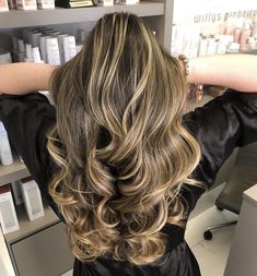 Chestnut Hair Color, Ombre Hair Blonde, Brunette Hair With Highlights, Dyed Hair Inspiration, Hairstyles For Layered Hair, Brown Hair Balayage