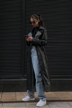 Leather Coat Outfit, Black Coat Outfit, Trench Outfit, Mantel Outfit, Trench Coat Outfit, Coat Outfits, Looks Chic