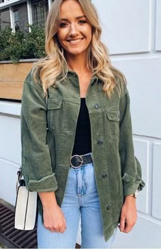 Fall Green Jacket Outfit, Green Courderoy Shirt Outfit, Khaki Corduroy Jacket Outfit, Outfits With Green Corduroy Jacket, Green Curdory Jacket Outfit, Green Coudroy Jacket Outfits, Outfits With Green Jean Jacket, Courderoy Outfits, Forest Green Jacket Outfit