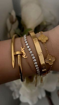 Wrist Jewelry, Jewelry Accessories Ideas, Girly Accessories, Jewelry Fashion Trends, Classy Jewelry, Expensive Jewelry