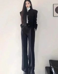 Bodyguard Outfit Female, Tailor Pants Outfit, Waitress Outfit Aesthetic, Korean Suits Women, Korean Work Outfit, Black Outfits Classy, Korean Formal Outfit, Elegant Pants, Casual Elegant Style