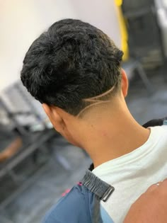 Hair Types Men, Boys Fade Haircut, Fade Haircut Designs, Taper Fade Curly Hair, Male Haircuts Curly, Teen Boy Haircut, Cornrow Hairstyles For Men, Barber Haircut, Mens Hairstyles Thick Hair