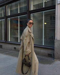 Trench Coat Outfit Fall, Boho Winter Outfits, Christmas Outfit Ideas, Outfit Choices, Outfit 2023, Winter Outfits Aesthetic, Trench Coat Outfit, Sleek Bun