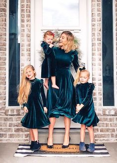 Velvet Dress Family Photos, Baby Velvet Dress, Matching Family Christmas Outfits, Family Christmas Pictures Outfits, Dress For Mom, Emerald Green Velvet Dress, Christmas Pictures Outfits, 2020 Makeup