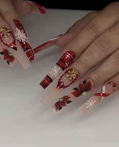 Deer Nails Christmas, Intricate Christmas Nails, Toe Nail Christmas Designs, X Mas Nails, Christmas Nails Red And Gold, Red Xmas Nails, Mistletoe Nails, Almond Christmas Nails, Blue Diamond Nails