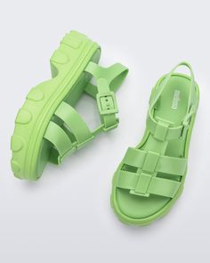 Introducing another stand-out model in the Melissa Universe. Meet the Ella, a chunky sandal with a robust and textured sole in the streetwear style found all over the catwalks. A fisherman style upper and light-as-air insole give this sandal a double-pinch of originality and creativity. Light Green Sandals, Fisherman Style, Green Sandals, Melissa Shoes, Chunky Sandals, Streetwear Style, Pink Beige, Cute Shoes, Platform Sandals