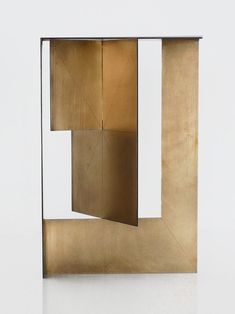 an abstract gold and white sculpture is shown in the shape of a square, rectangleed object