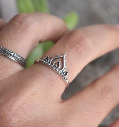 Henna Style Ring details:-Solid .925 sterling silver-Design measures 12mm x 10mm- Ring band measures 1.4mm wide-Comfortable and easily stackable!-Available in US sizes 4-10.5 with half sizes. Connect with us on Instagram @a_wild_violet for sales and giveaways!**All items are in stock and ship within 2-5 business days from received payment (excluding Saturday/Sunday) from the US. If you are within the US please expect 3-7 business days for shipping transit and delivery. International orders pleas Mandala Ring, Petal Ring, Rings For Women Silver, Henna Style, Bali Style, Bali Fashion, Silver Stacking Rings, Silver Design, 925 Ring