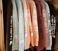 Carhartt Women Sweatshirt, Carhartt Hoodies Womens, Western Christmas Gift Ideas For Women, Cute Western Sweatshirts, Carhartt Aesthetic Women, Carhartt Women Outfits Hoodie, Country Wishlist Ideas, Carhartt Long Sleeve Outfit, Carhartt Sweatshirt Outfit Women