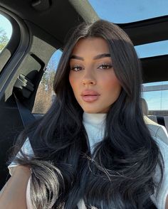 Haircuts Woman, Feminine Aesthetic Outfits, Minimal Makeup Look, Pick Up The Phone, Brunette Makeup, Arab Beauty, Queen Hair, Daily Makeup, Pretty Makeup