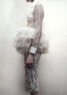 White lace shirt, fluffy feather textures & bead embroidered skirt; romantic fashion details Giambattista Valli Haute Couture, Feather Texture, White Lace Shirt, Couture Details, Embroidered Skirt, Fashion Couture, Giambattista Valli, Romantic Style, Holiday Dresses