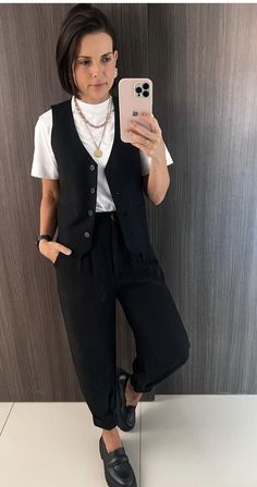 Black Waistcoat Outfit Women, Outfit Bogota, Black Waistcoat Outfit, Waistcoat Outfit Women, Sweater Vest Outfit Women, Black Vest Outfit, Ootd Work, Waistcoat Outfit, Vest Outfits For Women