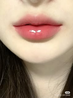 Douyin Lips, Korean Makeup Look Lips, Korean Gradient Lips, Plump Pink Lips Korean, Kbeauty Korean Lips, New Makeup Trends, Heart Shaped Lips, Korean Lips