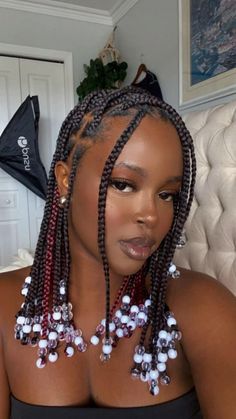 Knotless Braids With Beads, Bob Braids Hairstyles, Cute Box Braids, Colored Braids