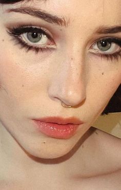 Cat Eye Makeup Hazel Eyes, Small Tee Outfit, Cat Eye Makeup Almond Eyes, Smokey Doe Eye, Makeup For No Eyelids, Makeup For Round Almond Eyes, Eye Bags Aesthetic Makeup, Asymmetrical Makeup Looks, Grunge Glam Makeup Looks