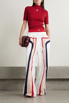 Find ROSIE ASSOULIN Billablong Layered Striped Shell Track Pants on Editorialist. Track pants striped shell layered two side slit pockets elasticated drawstring waist high-rise cut pull on mid-weight, non-stretchy fabric dry clean Rosie Assoulin's 'Billab-Long' track pants are cut from shell, they have a layered waistband, the top of which can be removed for a more streamlined look, and are printed with wide stripes that trace from the hips down. Androgynous Outfits, Track Pants Women, Personal Style Inspiration, Rosie Assoulin, Androgynous Fashion, Luxury Women Fashion, Wide Stripes, Late 90s, Long Layers