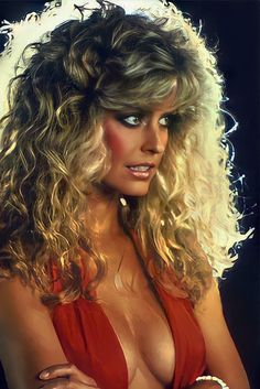 Farah Fawcett Hair, Farrah Fawcet, Soft Beauty, Farrah Fawcett, Feathered Hairstyles, Long Curly Hair, Long Curly