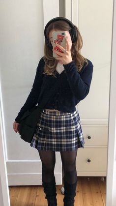 Preppy Downtown Outfits, Brandy Jacket Outfit, Skirt Outfits Girly, Book Girl Outfits Aesthetic, Downtown Skirt Outfits, Prep School Aesthetic Outfit, Autumn Outfits Skirts, Sixth Form Bag, How To Dress Preppy