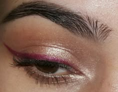 Prom Makeup Maroon Dress, Simple Burgundy Makeup, Maroon Makeup Looks For Prom, Burgundy Makeup Look For Prom, Burgundy Eye Look, Burgundy Eyeliner Looks, Maroon Eyeliner, Soft Burgundy Eye Makeup, Maroon Eyeshadow Looks