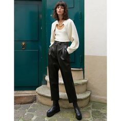 Black Vegan Leather Pleated High Waist Pants . Brand Pixie Market 100% Faux Leather Back Faux Pockets Side Pockets Size Xs Waist 24.5" Hips 34" Jungkook Fashion, Leather Pants Outfit, Pants Outfit Casual, Black Leather Pants, Leather Pant, Gold Choker, Leather Trousers, Leather Outfit, Solid Clothes