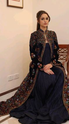 Sadiya khateeb Velvet Gown Design Pakistani, Pakistani Fancy Dresses Neck Design, Winter Fancy Outfits Dresses, Ban Gala Design Pakistani, Coat Style Pakistani Dresses, Pakistani Shadi Dresses, Sadia Khateeb, Latest Designer Party Wear Dresses, Pakistani Dresses Party