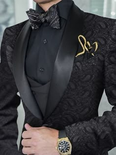 Groom Suit Elegant, Prom For Guys, Gold Quince, Prom Suits For Men, Suits Prom, Dinner Jacket, Prom Suits, Party Suits, Tuxedo Wedding