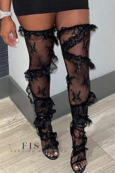 Fisdy - Urban Classic Calcetines de encaje patchwork con atractivo callejero Urban Goth, Gothic Angel, Shoes Outfit Fashion, Lace Socks, Urban Looks, Cute Fit, Lace Patchwork, Instagram Outfits