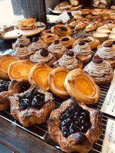 many pastries are cooling on the rack