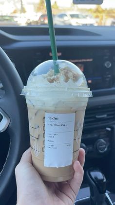 Starbucks Drinks Caramel, Caramel Ribbon Crunch, Coffee Winter, Secret Starbucks Drinks, Starbucks Caramel, Starbucks Secret Menu Drinks, Starbucks Coffee Drinks, Starbucks Menu