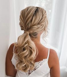 29 Gorgeous Wedding Guest Hairstyles This Year Vine Hair Piece, Wedding Guest Hair, 2023 Weddings, Guest Hairstyles, Event Hairstyles, Cool Hairstyles For Girls, Curly Wedding Hair, Easy Hair Updos