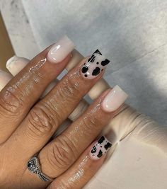 Initial Nails Short Square, Short Acrylic Nails Tapered Square, Yellow Nails Short Natural, Shorties Acrylic Nails Square, Dope Short Nail Designs, Trending Nail Colors, Nail Colors And Designs, Nagellack Trends, Drip Nails