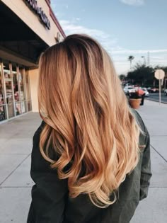 720 Waves, Overnight Hair, Sequin Hair, Hair Bleach, Blonde Ends, Balayage Blond, Blonde Balayage Highlights, Strawberry Blonde Hair Color, Blond Balayage