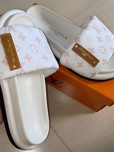 Designer Women Shoes, Fendi Slippers, Louis Vuitton Slippers, Gucci Cap, Louis Vuitton Shoes Sneakers, Crocs Fashion, Cute Shoes Heels