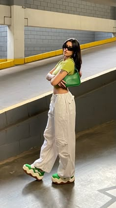 Baggy Clothes Outfit Aesthetic, Baggy Outfits Girl, Streetwear Poses Photo Ideas, Aesthetic Pants, Baggy Pants Outfit, Boyish Outfits, Capsule Wardrobe Casual, Luxury Lifestyle Fashion, Clueless Outfits