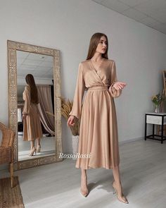 Silk Dresses Outfit, Elegant Silk Dresses, Long Party Gowns, Boho Maxi Dresses, Kebaya Modern Dress, Women's Maxi Dresses, Trending 2023, Bridesmaid Dress Collection, Bridal Dress Fashion