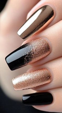 Rose Gold Foil Nails Designs, Black And Rose Nails, Nail Black And Gold, Elegant Black Nails Classy, Rose Gold And Black Nails, Gold And Black Nail Designs, Pretty Fall Nails Autumn, Nail Art Designs Gold, Black And Tan Nails