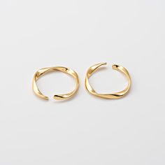 1PC -  Simple Gold Open Ring, Twisted Line Brass Ring Size Adjustable Band, Jewelry Ring, Dainty Ring, Real 14K Gold Plated [RG0035-PG] Item Details Measurement: 2.5 X 20mm (Size adjustable) Material: Brass Color: Real 14K Gold Plated Quantity: 1 Piece Country of Origin : South Korea Zierlicher Ring, Band Jewelry, Brass Ring, Ring Dainty, Jewelry Ring, Open Ring, Dainty Ring, Brass Color, South Korea