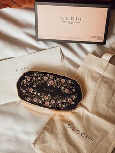 Best Makeup Packaging, Makeup For Ever Palette, Gucci Makeup Aesthetic, Vintage Make Up Packaging, Gucci Makeup Bag, Beautiful Makeup Packaging, Vintage Makeup Packaging, Gucci Eyeshadow, Vintage Makeup Products