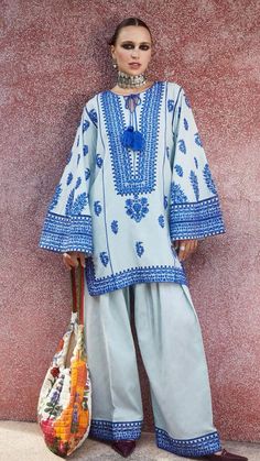 #jugnulahore #desifashion #design #outfits #fashion #inspiration #shalwarkameez Lawn Dress, Beautiful Pakistani Dresses, Designer Dresses Casual, Virtual Design, Shalwar Kameez, Desi Fashion, Black N White, Kurta Designs, Outfits Fashion