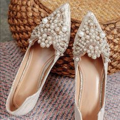 Creamy Beige Pearl Flats Super Chic And Stylish Luxury Runway Style Pearls Decor, Shoes Shein, Pearl Shoes, Flats Shoes Comfortable, Footwear Design, Cinderella Shoes, Embellished Flats, Wedding Shoes Flats, Wedding Flats