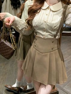 ❤︎ College Retro Brown Stripe Shirt❤︎

It takes about 10 days to ship the product. Casual Outfits Beige, Clothes For College, Coffee Outfits, Modesty Dress, Cute Office Outfits, Mocha Coffee, Holiday Dress Outfit, High Waisted Pleated Skirt, Beige Outfit