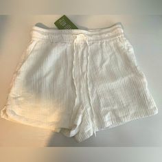 White Short Brand New Size S Summer Shorts Women, Shorts Europe Outfit, H&m Casual Shorts For Spring, H&m Casual Spring Shorts, Shorts Linen, Casual H&m Summer Shorts, H&m Shorts For Summer, White Cotton Bottoms By H&m, White Short Bottoms By H&m