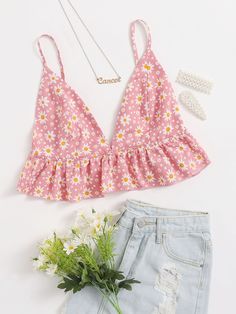 Multicolorido Costas nuas Floral Fofo Regata & Camisa | SHEIN Moodboard Png, Moodboard Pngs, Floral Cami Top, Floral Cami, Bralette Top, Women Tank Tops, Bralette Tops, Floral Ruffle, Tank Top Cami