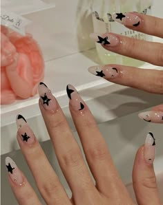 Black Star Negative Space New Nails. Stars Nails, Unghie Sfumate, Nagel Tips, Fake Nails With Glue, Makijaż Smokey Eye, Star Nails, Stick On Nails