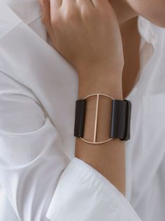 ♕pinterest/amymckeown5 Leather Jewellery, Minimalistic Style, Contemporary Jewellery, Style Statement, Stylish Jewelry, Leather Jewelry, Coco Chanel, Modern Jewelry