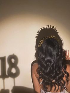 Idias pata fotos de 18 18th Birthday Pictures Ideas, Number Shadow Photoshoot, 16tg Birthday Photoshoot Ideas, 18th Picture Ideas, November Birthday Photoshoot Ideas, Saggitarius Birthday Photoshoot, Photoshoot Ideas For 18th Birthday, Photo Poses For Birthday