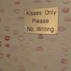 a sign that says kisses only please no writing