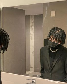 Dreads Men Aesthetic, Cool Dreadlocks Style Men, Black Dudes With Dreads, Dreads Men Styles, Dreads Black Man, Dreadlock Hairstyles For Men Black, Black Man With Dreads, Aesthetic Dreads, Dreadheads Men Black